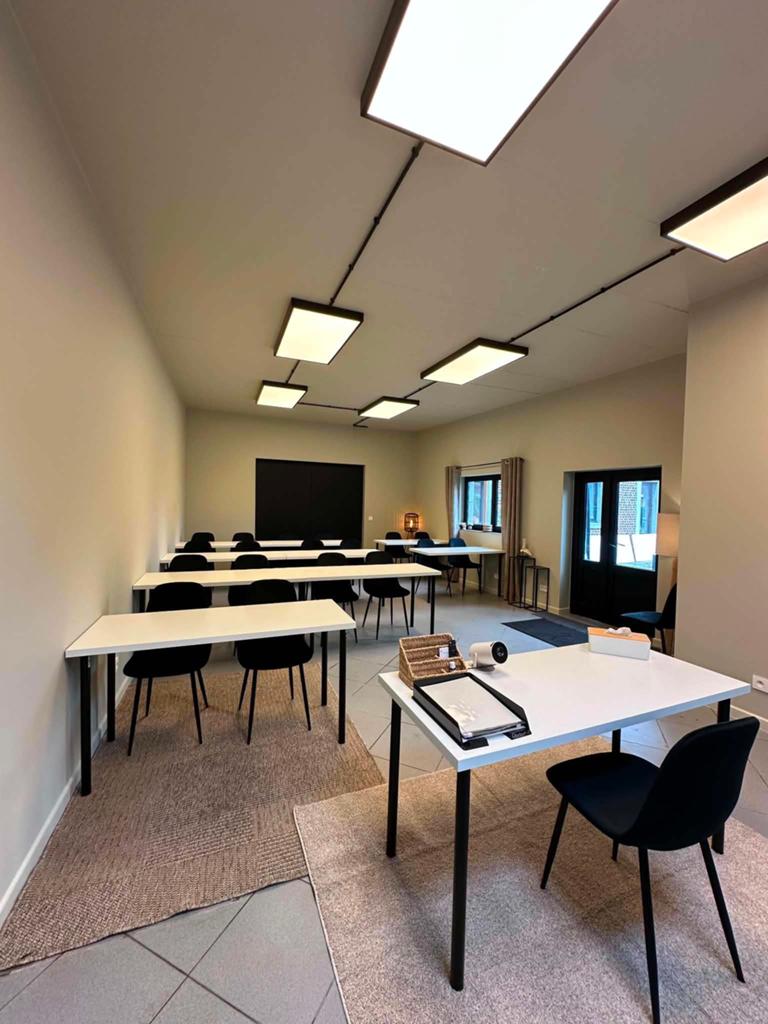 Tafel en stoelen, Ophalen, Zwart, Hout, Zo goed als nieuw