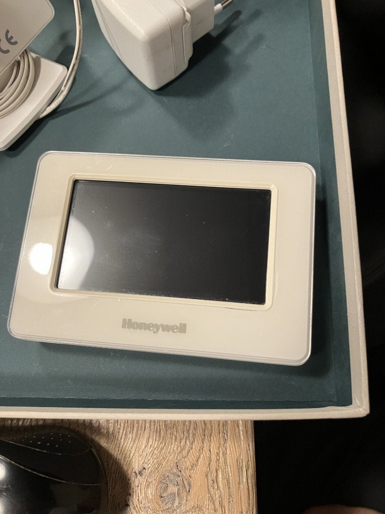 Honeywell Home Evohome + 8x HR82, Enlèvement ou Envoi, Thermostat intelligent, Utilisé