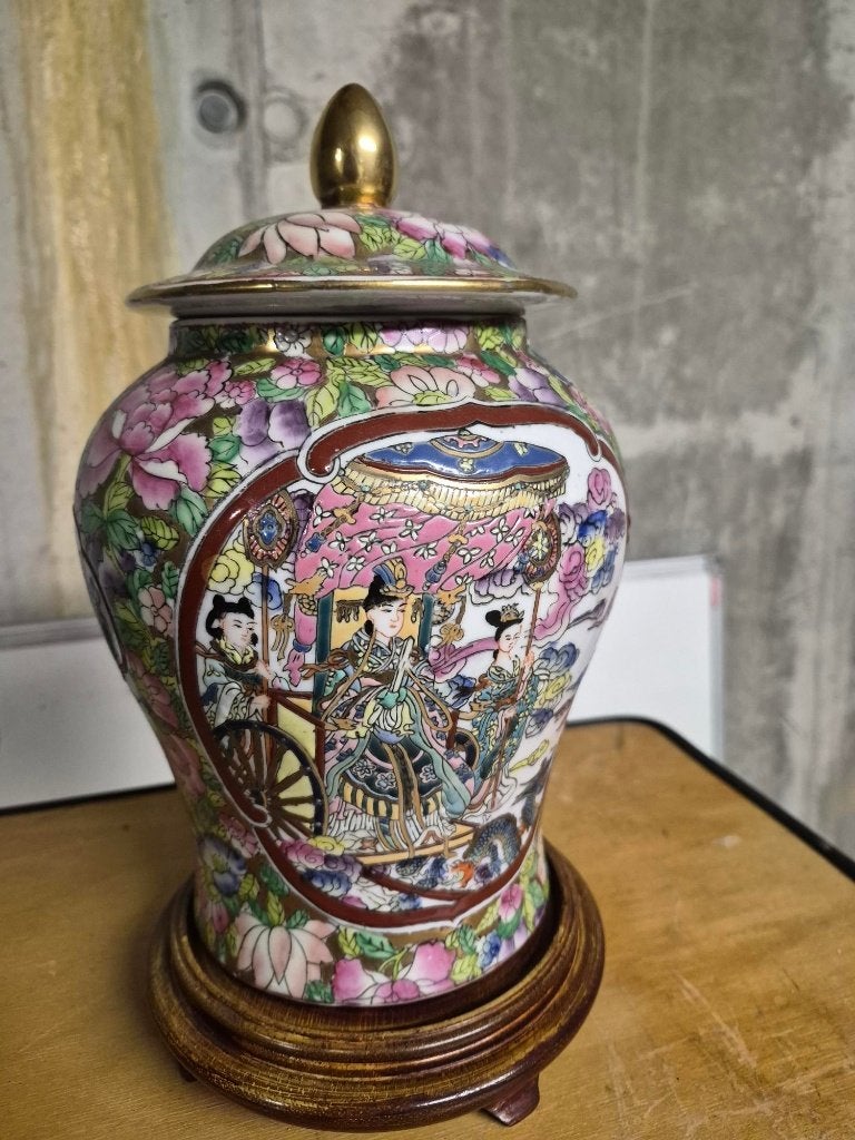 Chinese porseleinen dekselvaas op houten voet, Antiek en Kunst, Ophalen