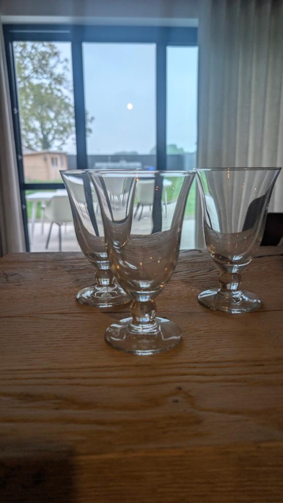 3 kelk glazen, Verzamelen, Glas en Drinkglazen, Ophalen