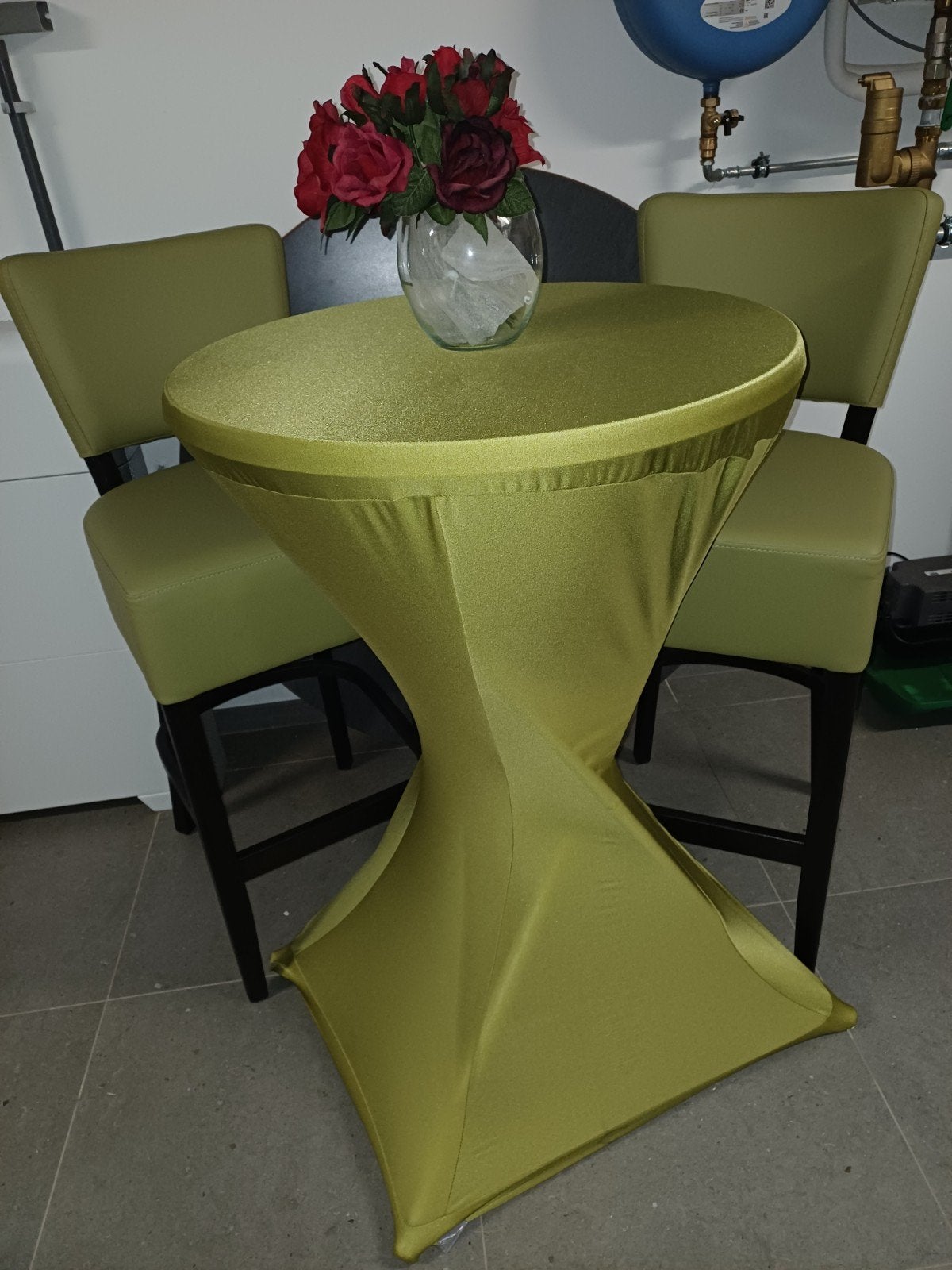 Bartafel wit met rok en 2 barkrukken, Huis en Inrichting, Ophalen