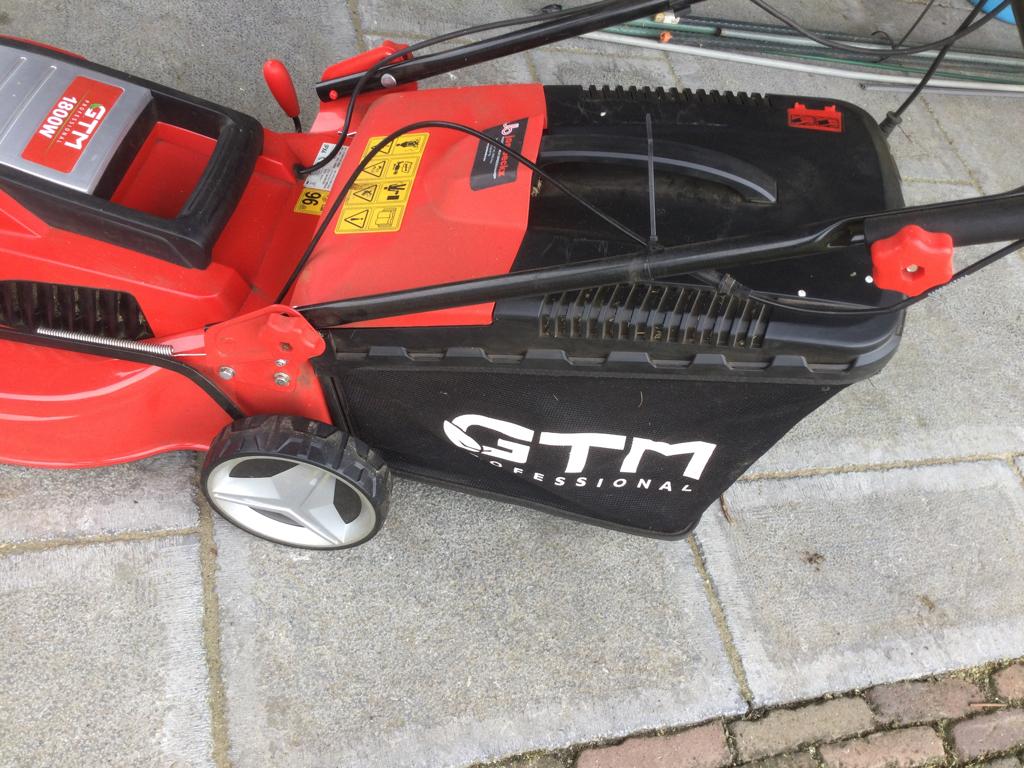 Grasmachien, Tuin en Terras, Ophalen, Cirkelmaaier, Elektrische grasmaaier, Zo goed als nieuw