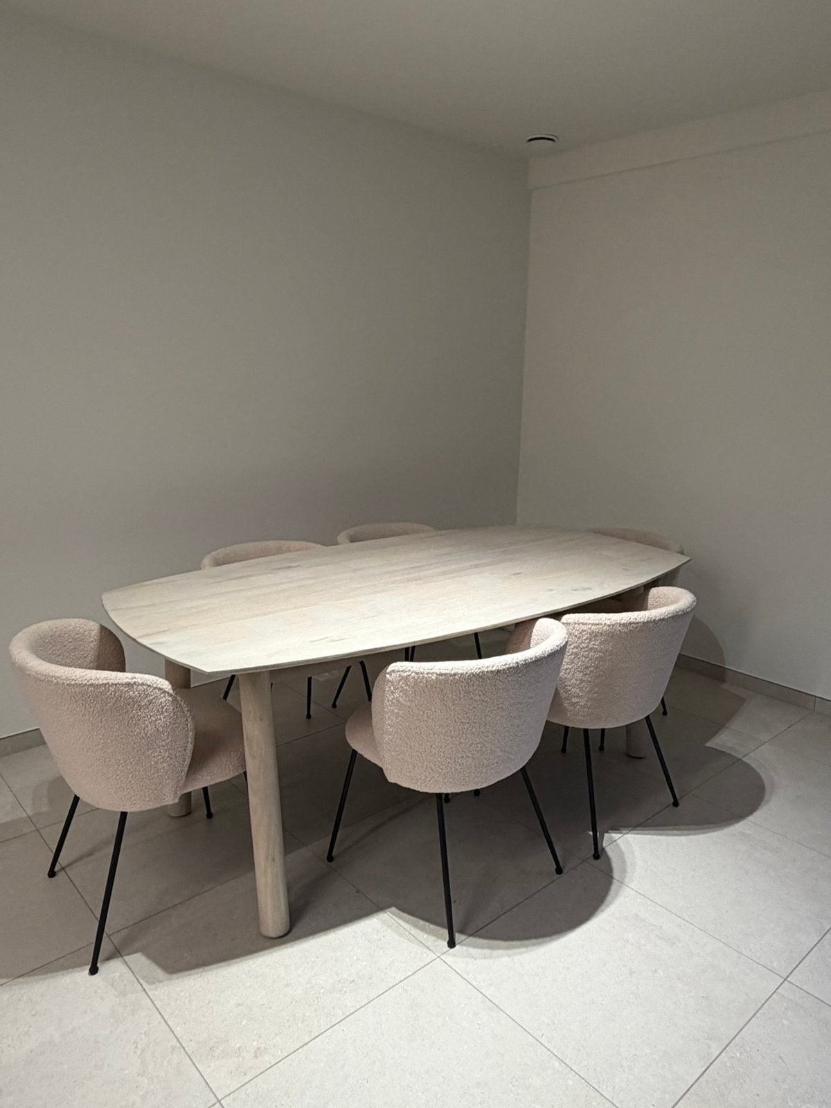 Ovaal eettafel ecru/beige mangohout, Ophalen, Zo goed als nieuw, Ovaal