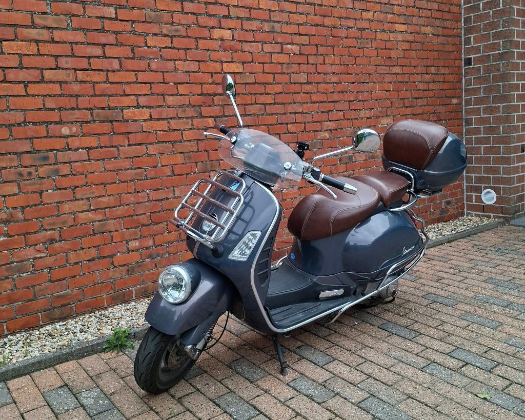 Vespa GTV 125 **Limited Anniversary Edition**, Scooter, Particulier, 11 kW of minder, Automaat