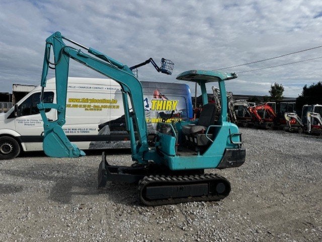 Mini pelle 2.5 Tonnes Yanmar B 25 v tres bon etat, Articles professionnels, Machines & Construction | Grues & Excavatrices, Enlèvement