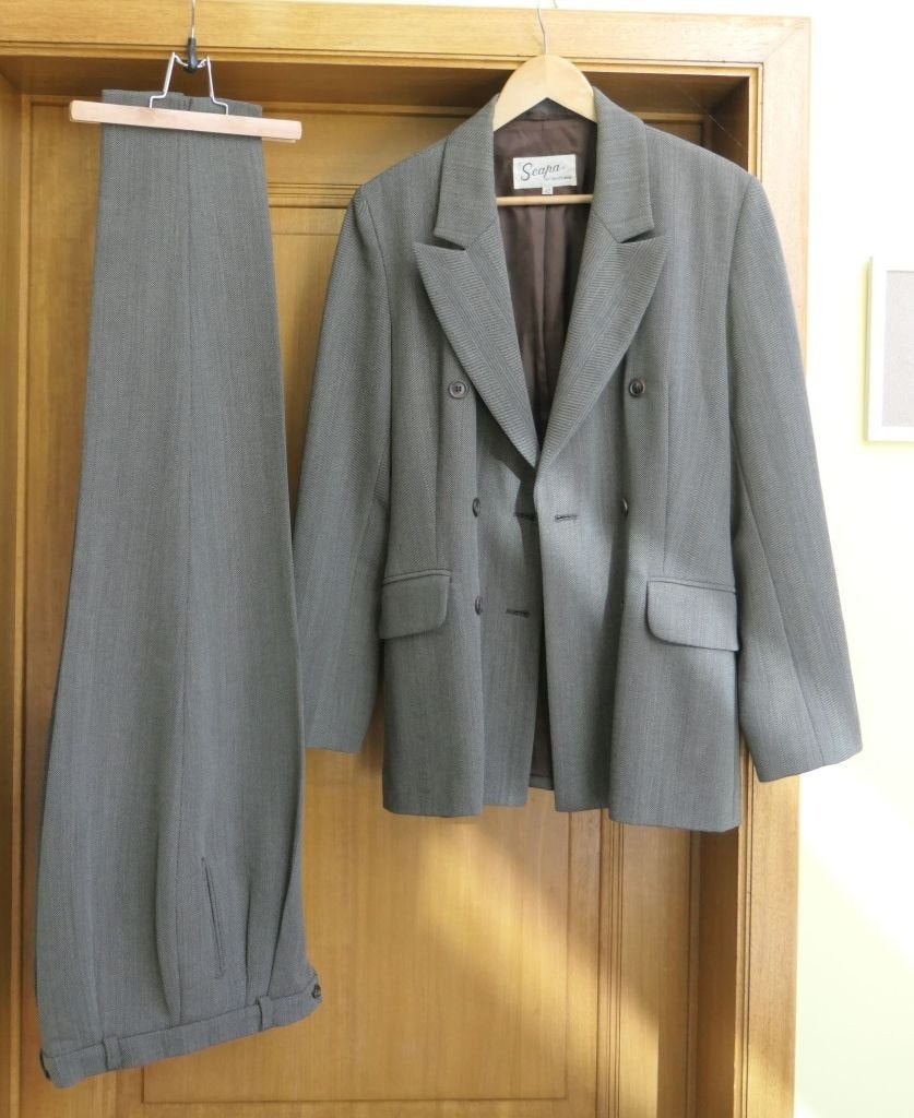 Costume gris Scapa, Enlèvement, Gris