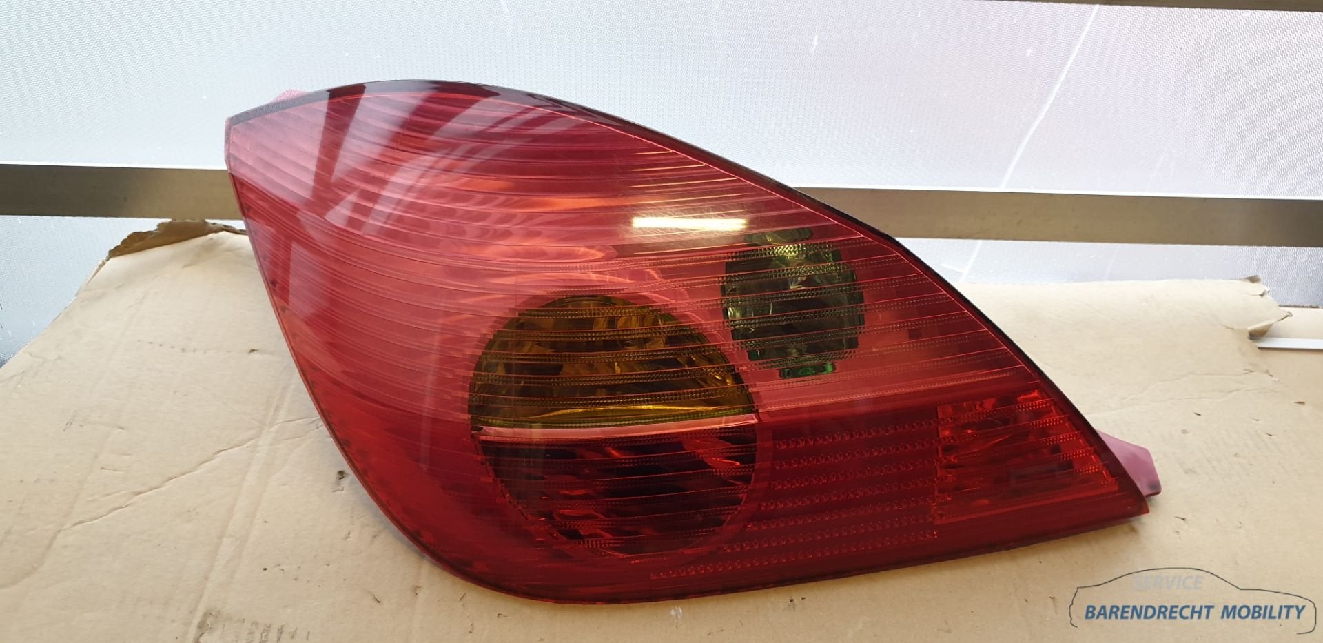 Feu arri re Opel Tigra Twintop TT 93162484 gauche c t conduc, Autos : Pièces & Accessoires, Opel Automobile GmbH, Opel, Bahnhofsplatz 1
65423  Russelsheim am Main, DE