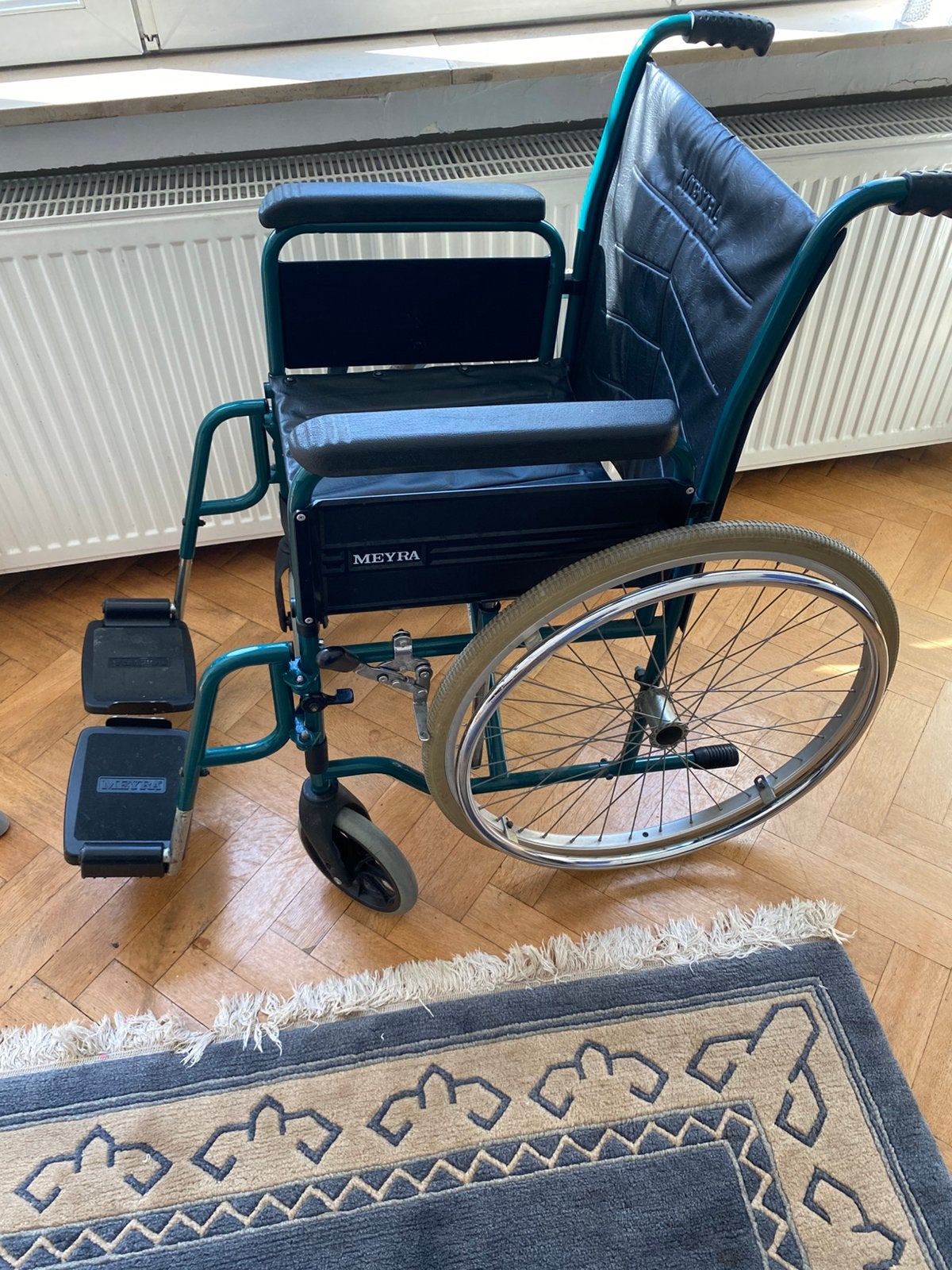 Chaise roulante MEYRA, Enlèvement, Comme neuf