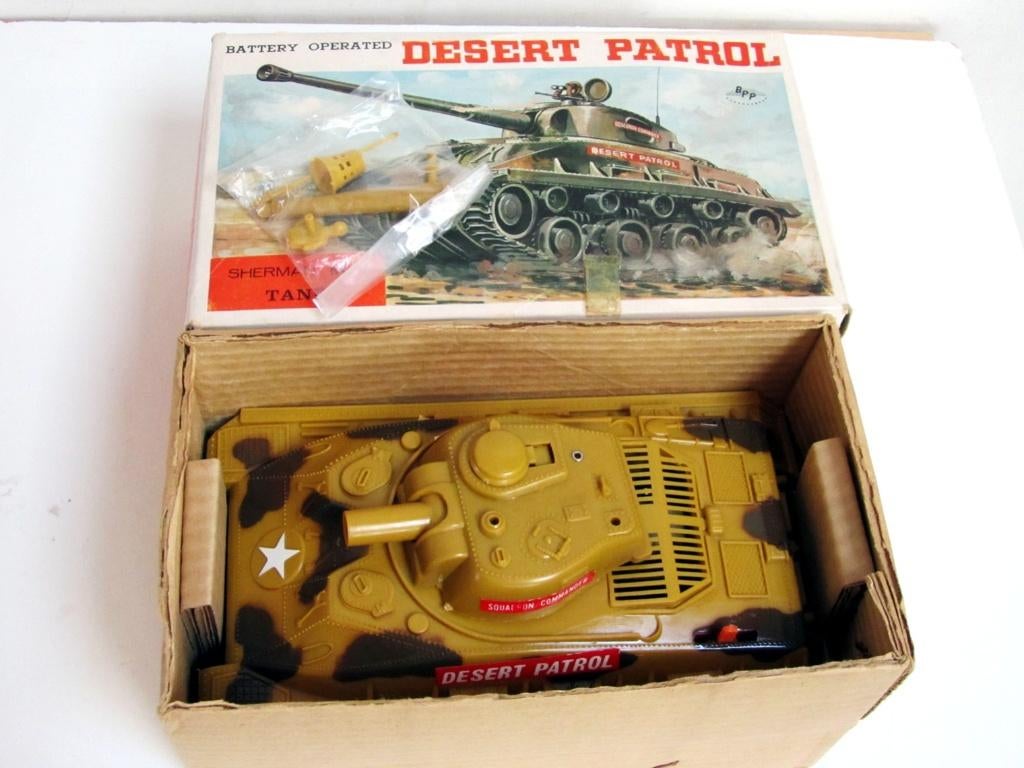 Sherman M-4 Tank Desert Patrol Battery Operated Hong Kong, Ophalen of Verzenden, Nieuw, Overige typen