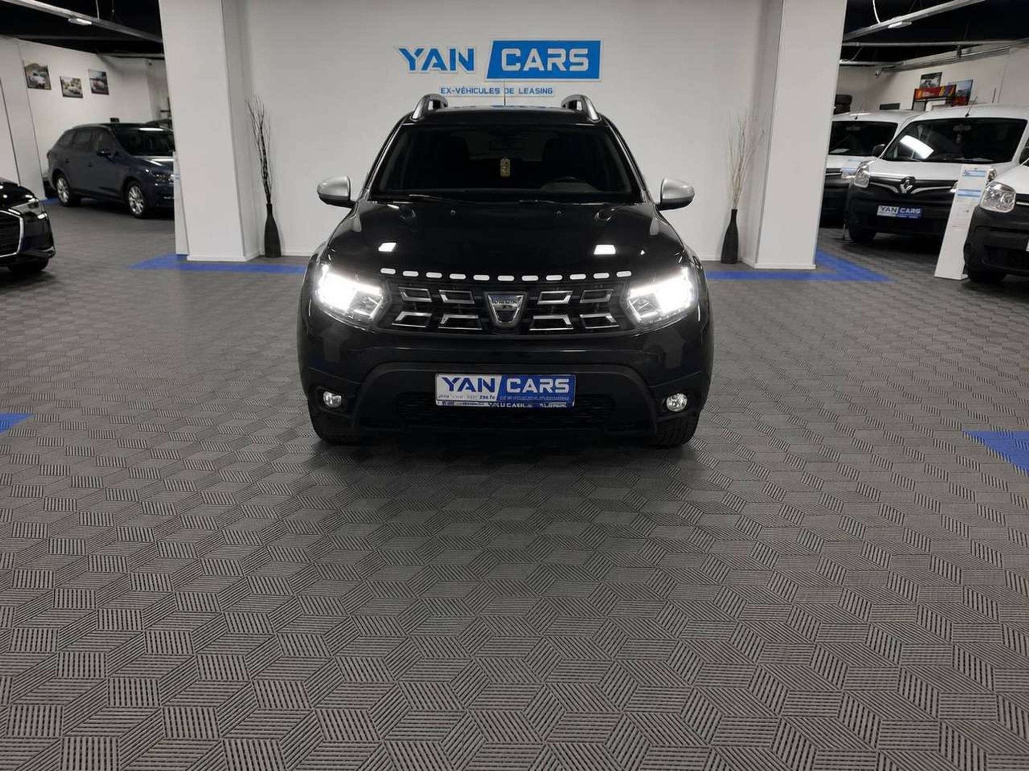 Dacia Duster COMFORT 1.5 DIESEL * UTILITAIRE * NOUVEAU MOTEU, Auto's, Dacia, Voorwielaandrijving, Stof, Gebruikt, 4 cilinders