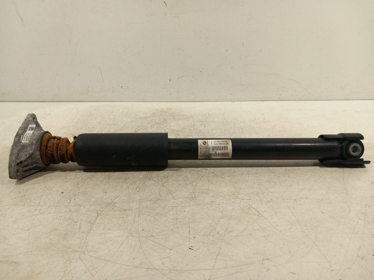 Schokbreker links achter BMW 2 serie, Onderdelen@venauto.nl, Van der Ven Autorecycling B.V., Ettenseweg 76, 4706 PB Roosendaal, The Netherlands