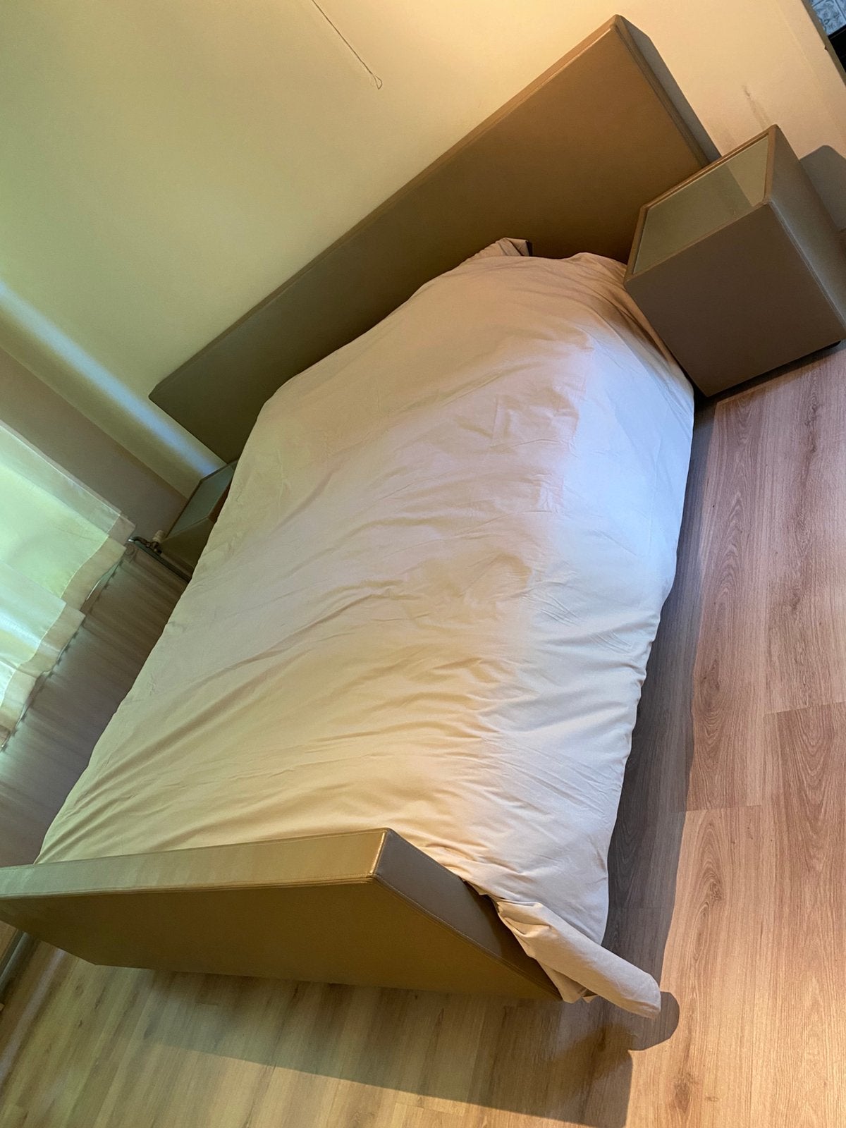 Te koop bed 180 x 200, Ophalen, Gebruikt, Beige, Tweepersoons