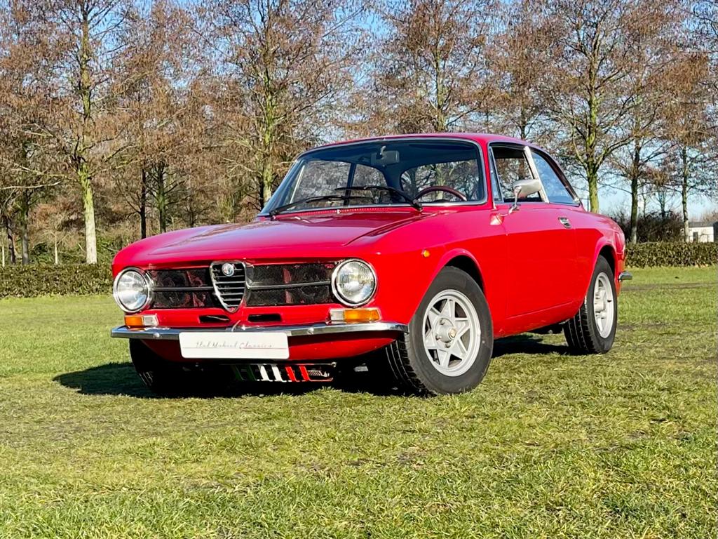 Alfa Romeo GT 1300 Junior @ Ital Mobile Classics, Autos, Rouge, Achat, Entreprise, Boîte manuelle