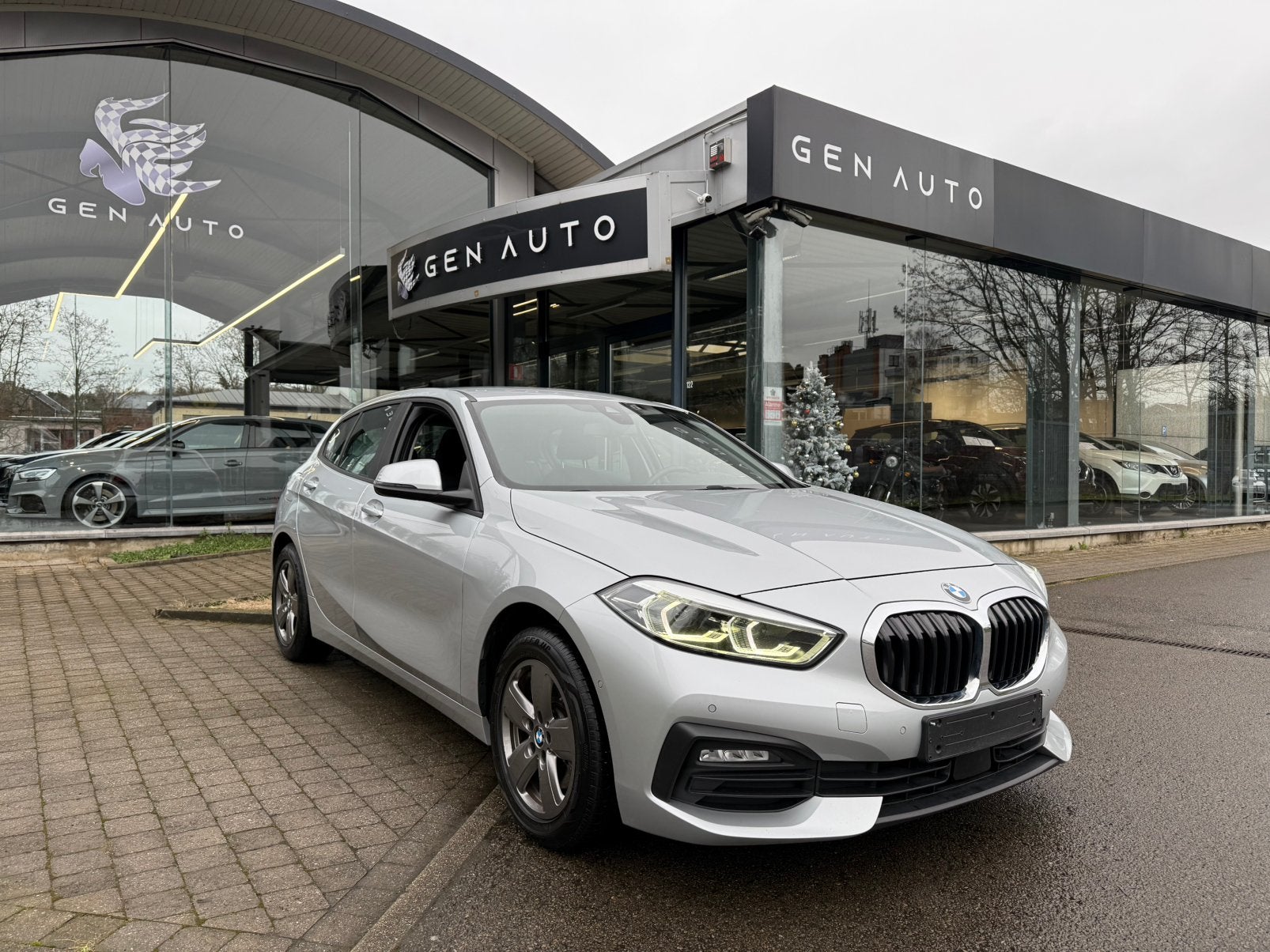 BMW 118 i Sport Line Cockpit *12 à 36 MOIS GARANTIE*, 100 kW, Argent ou Gris, Achat, Entreprise
