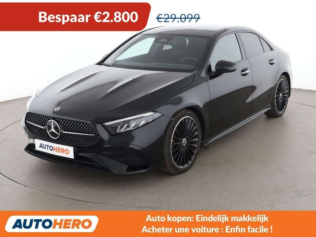 Mercedes-Benz A-Klasse 180 A 180 d AMG Line (bj 2023), Auto's, 4 deurs, Gebruikt, 116 pk, Alcantara