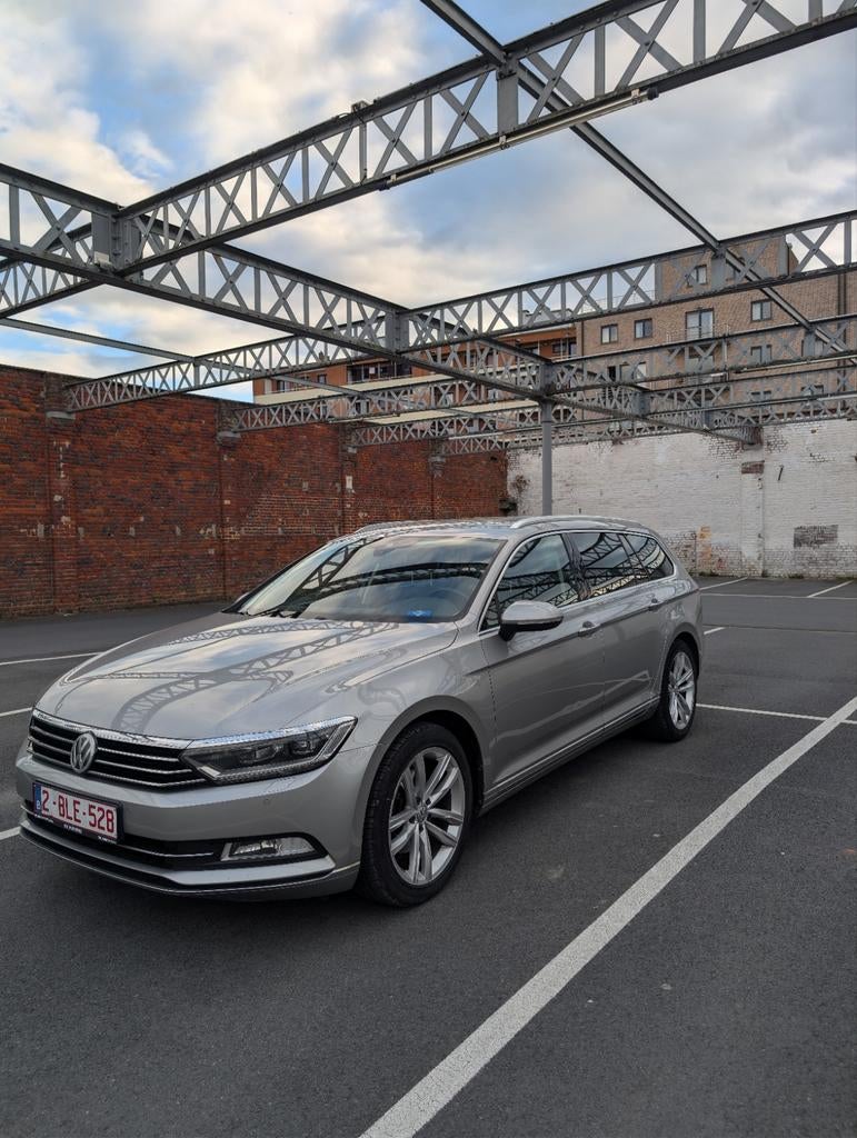 Propere Passat break  met 240 pk bouwjaar 2016, Autos, Volkswagen, Cuir, Argent ou Gris, 2000 kg, Phares directionnels