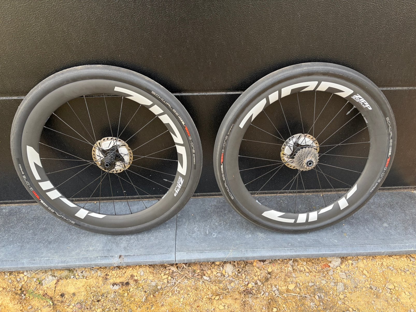 Wielset Zipp 303XPLR S, Vélos & Vélomoteurs, Vélos Pièces, Comme neuf, Carbone, Roue, Enlèvement