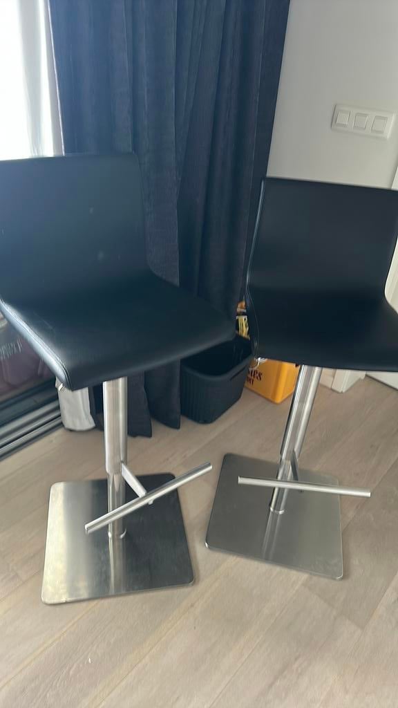 Barstoel 2 stuks, Ophalen, Kunststof, Gebruikt, In hoogte verstelbaar