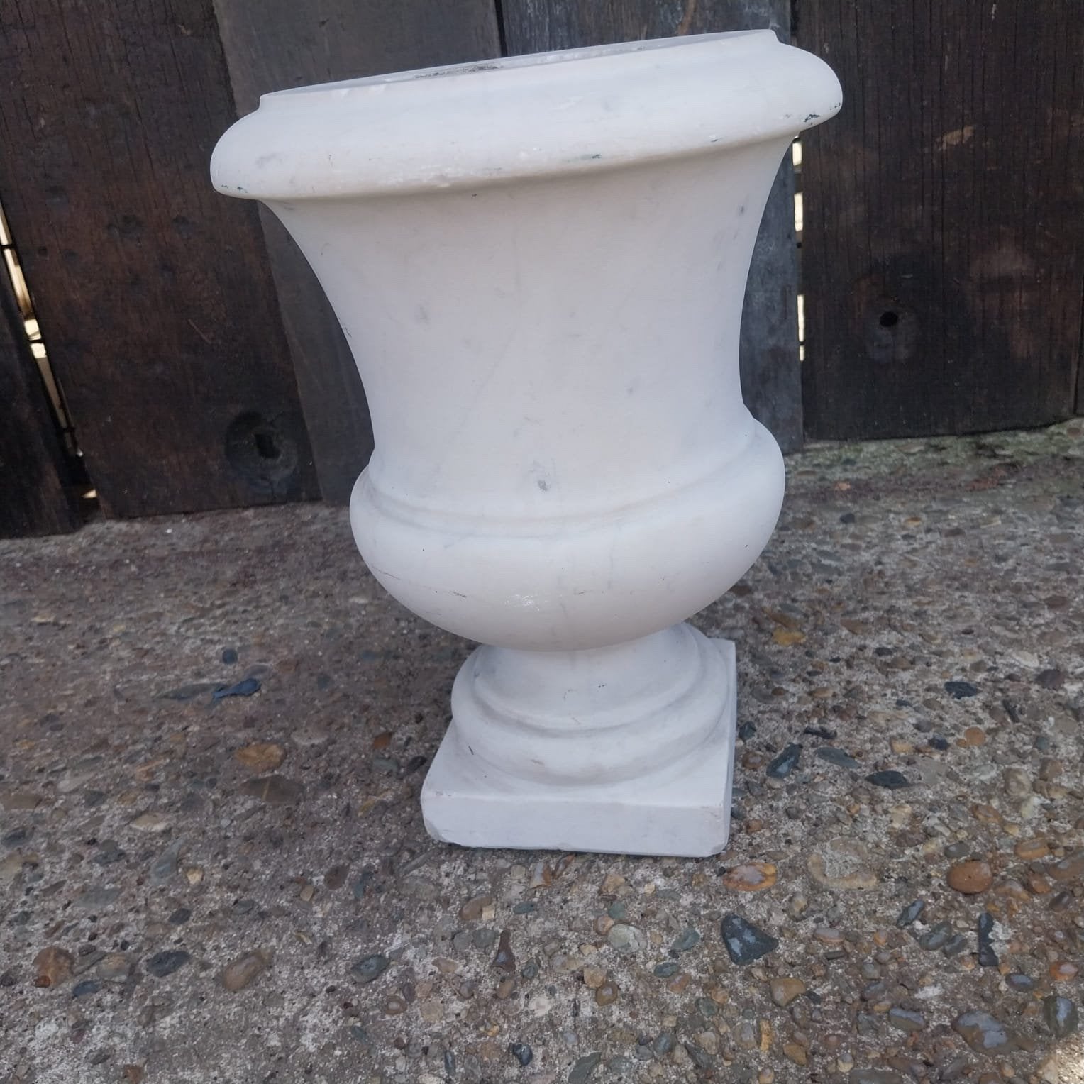 Kleine sierlijke tuinvaas / bloempot in wit marmerlook, Tuin en Terras, Bloempotten, Ophalen, Kunststof, Gebruikt, Balkon