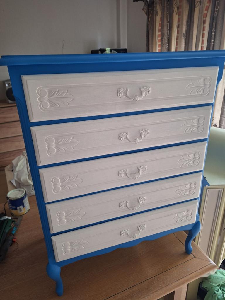 mooi blauw kastje met witte lades, Ophalen