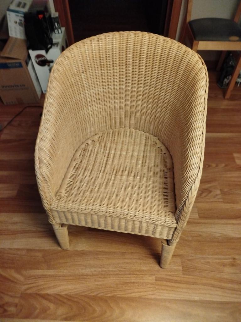 Fauteuil beige en osier état impeccable