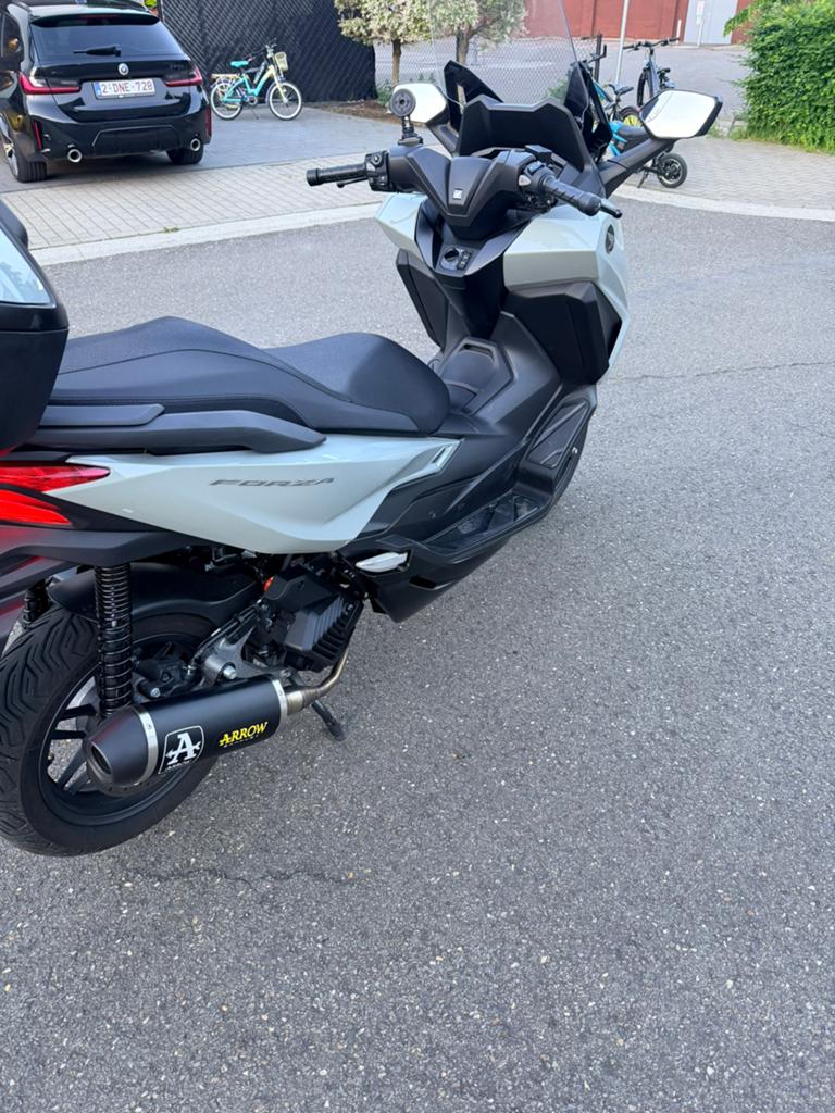 Honda Forza 125cc met topkoffer & arrow, Motoren, Particulier