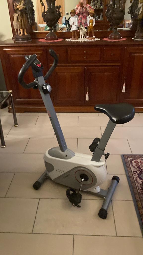 Home trainer, Sport en Fitness, Ophalen, Zo goed als nieuw