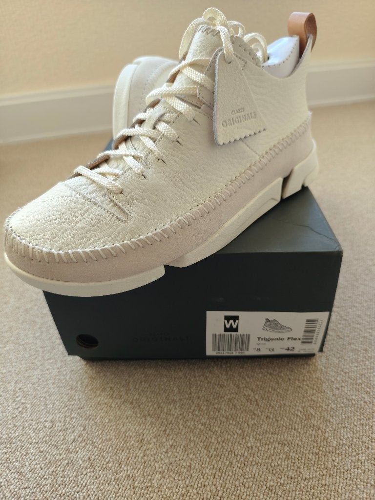 Clarks beige neuves 42, Neuf, Autres couleurs, Enlèvement, Baskets