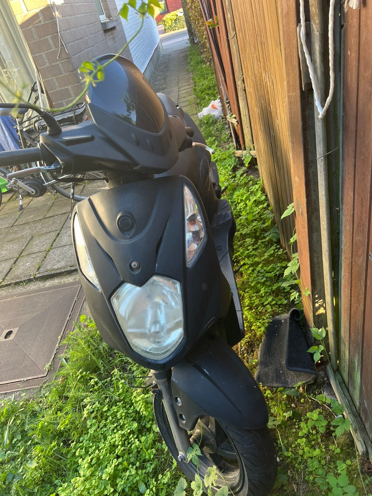 SYM Orbit 2 A-Klasse – 3 jaar stilgestaan, Fietsen en Brommers, Ophalen, Zo goed als nieuw