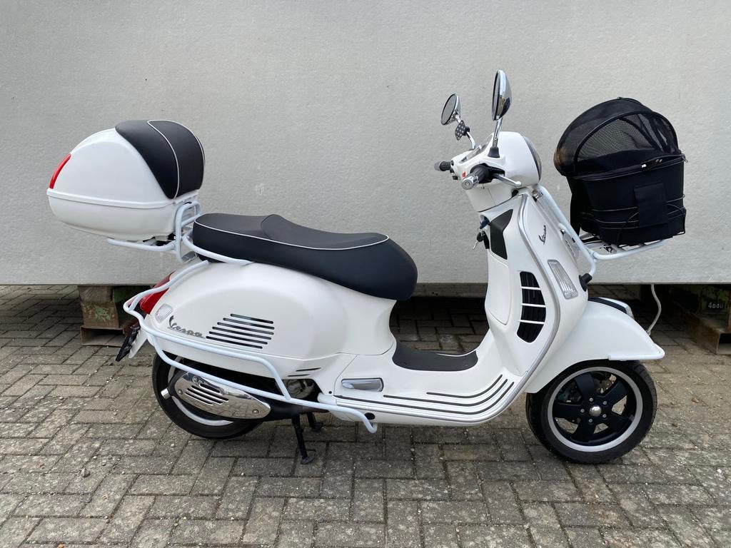 Vespa 125 LX ie + 300 GTS - très faible kilométrage !, Motos, Particulier