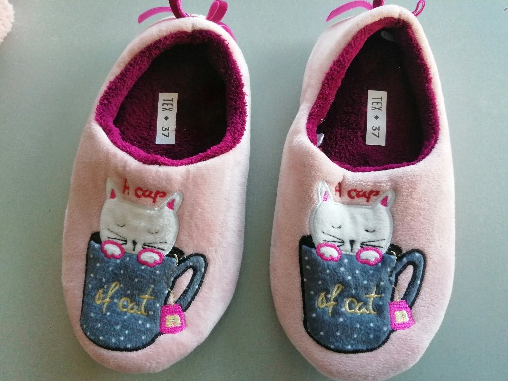 Nieuwe pantoffels maat 37, Enlèvement ou Envoi, Neuf, Fille