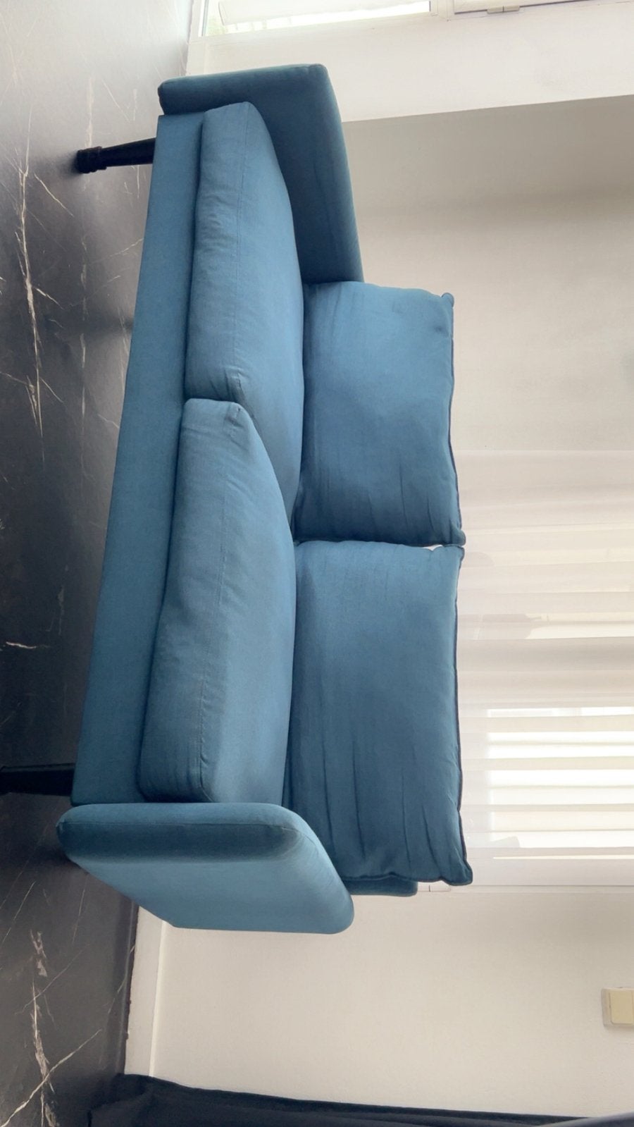 Blauwe zetels +2 en moderne tafel en decoratie, Enlèvement, Comme neuf