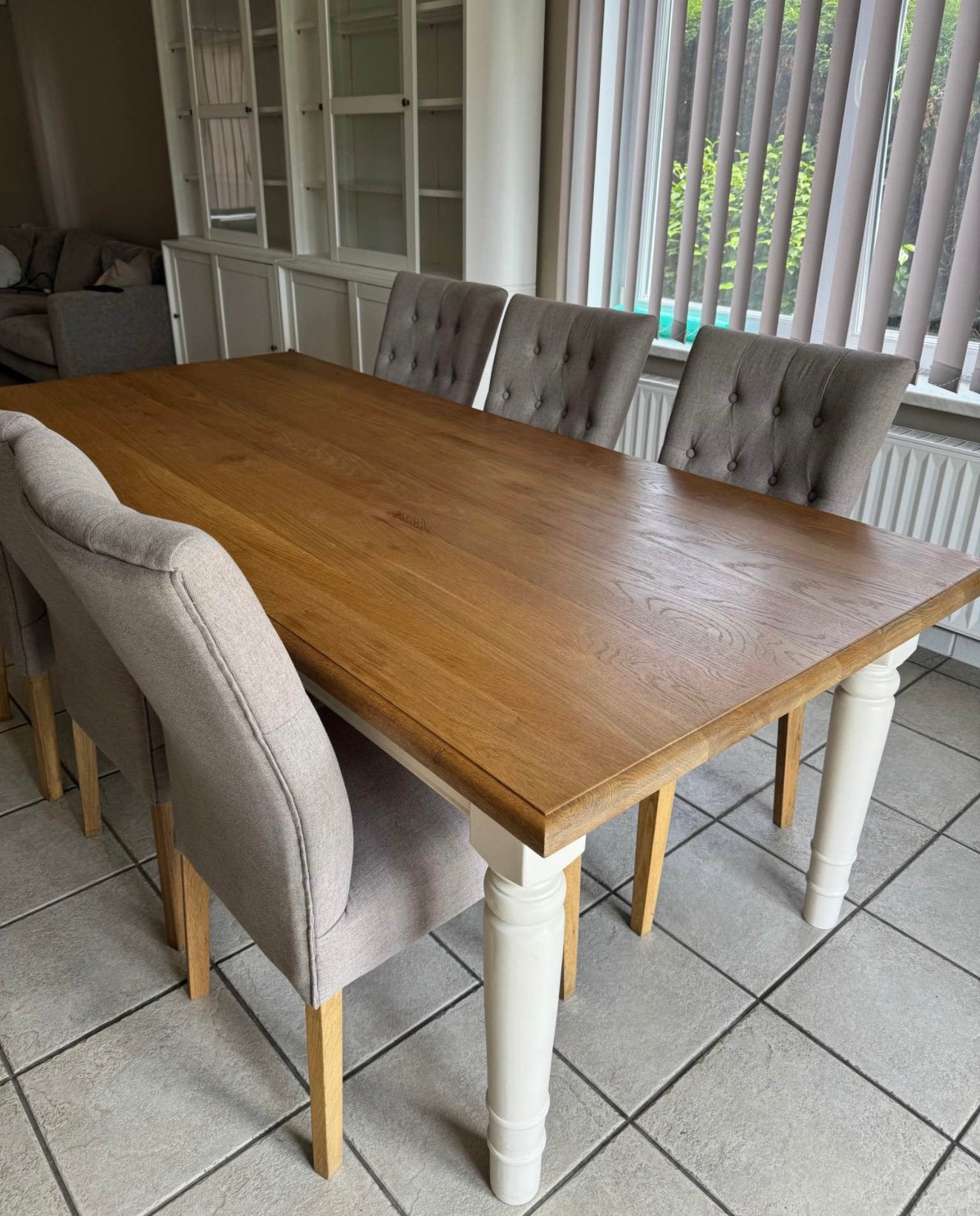 Prachtige stoelen bekleed met grijze stof, Huis en Inrichting, Stoelen, Ophalen, Zo goed als nieuw, Hout, Eén