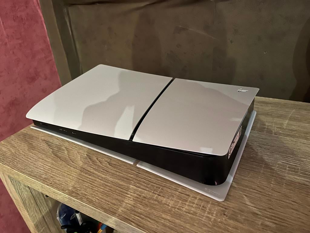 Ps5 Slim Digital 1To  + manette et câblages, Enlèvement ou Envoi, Comme neuf, Playstation 5