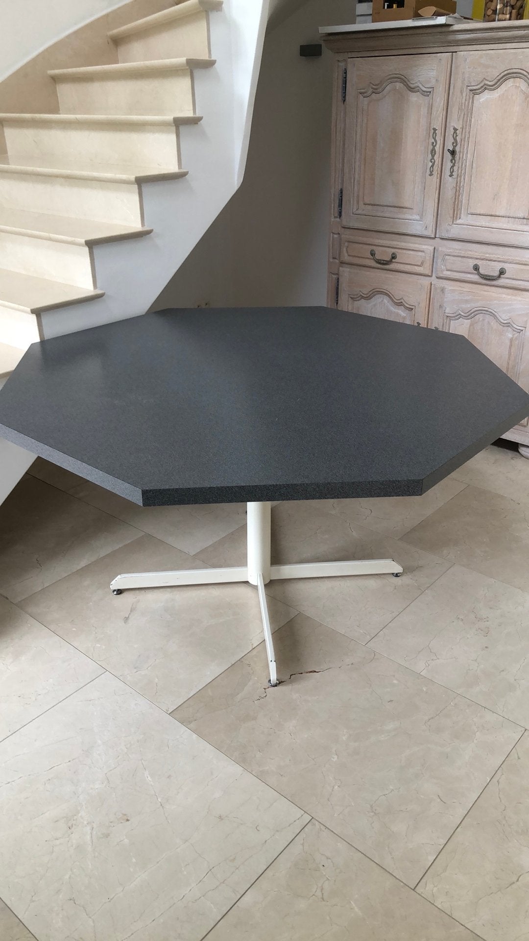 8 hoekige keuken tafel met wit onderstel, Ophalen, Zo goed als nieuw, Vijf personen of meer, Metaal