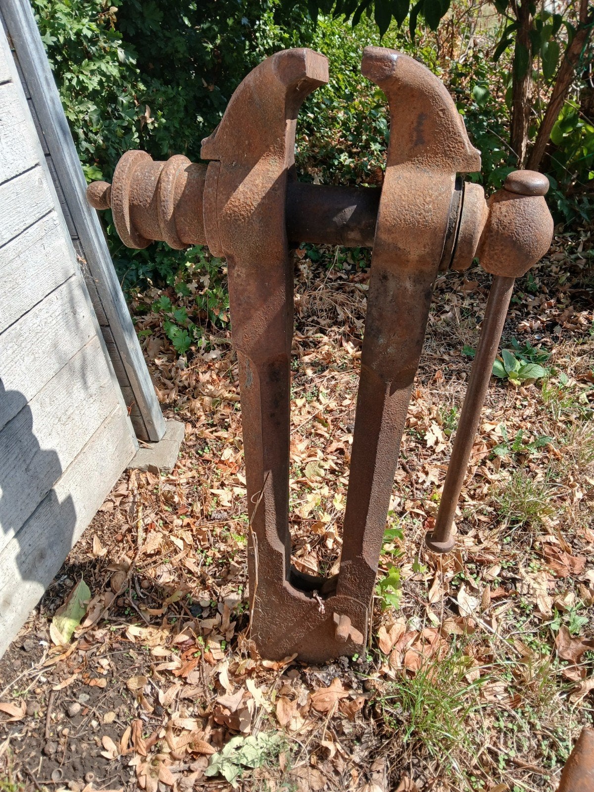 Étau à queue ancien/étau forgé. Belle patine., Enlèvement