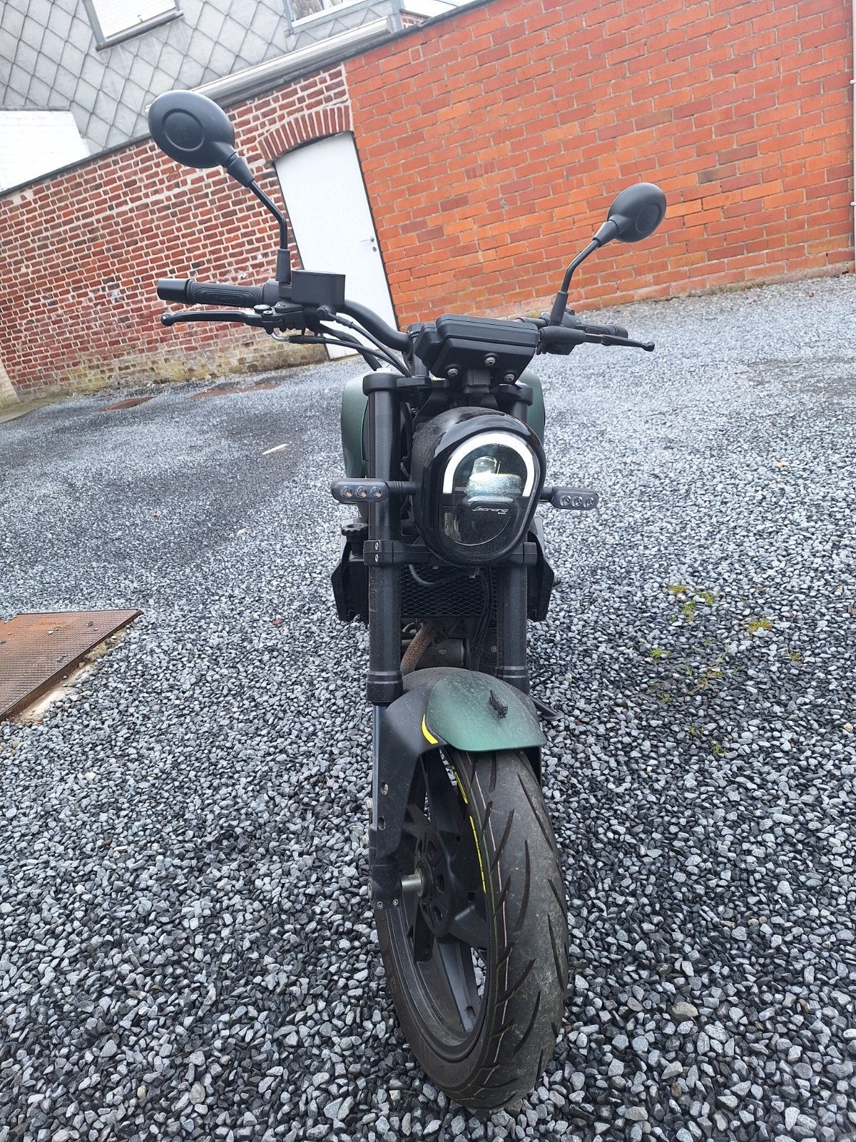Benelli Leoncino 125 mat groen
