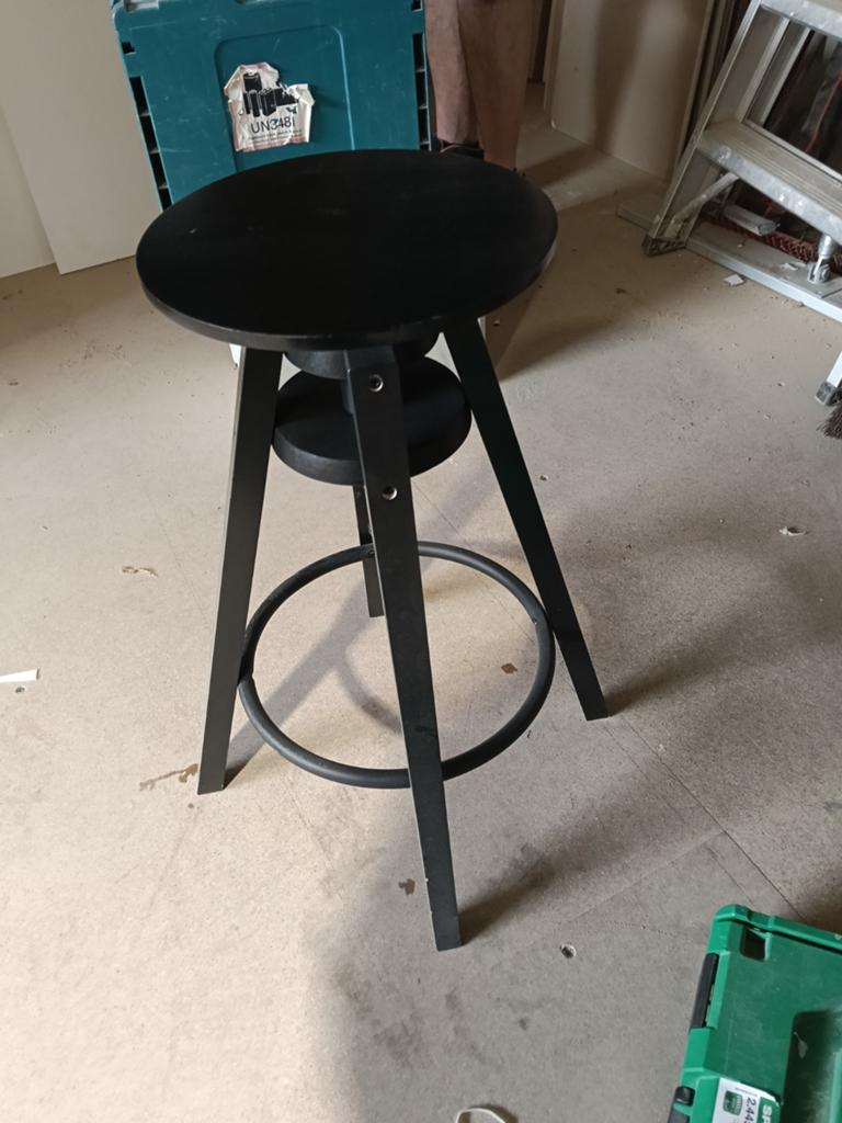 Tabouret de bar, Enlèvement