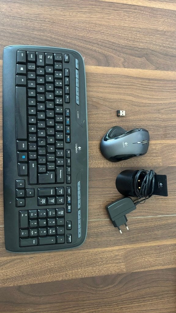 clavier et souris logitech, Informatique & Logiciels, Ergonomique, Souris, Logitech G, Enlèvement