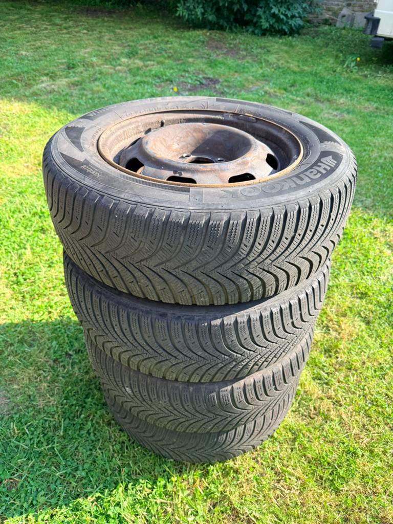 Winterbanden Hankook 205/65 r15 met velgen, Ophalen, Gebruikt