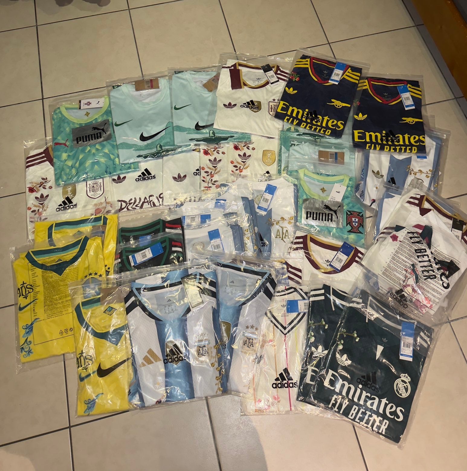 Lot de 45 maillots, Sports & Fitness, Taille M, Enlèvement, Neuf