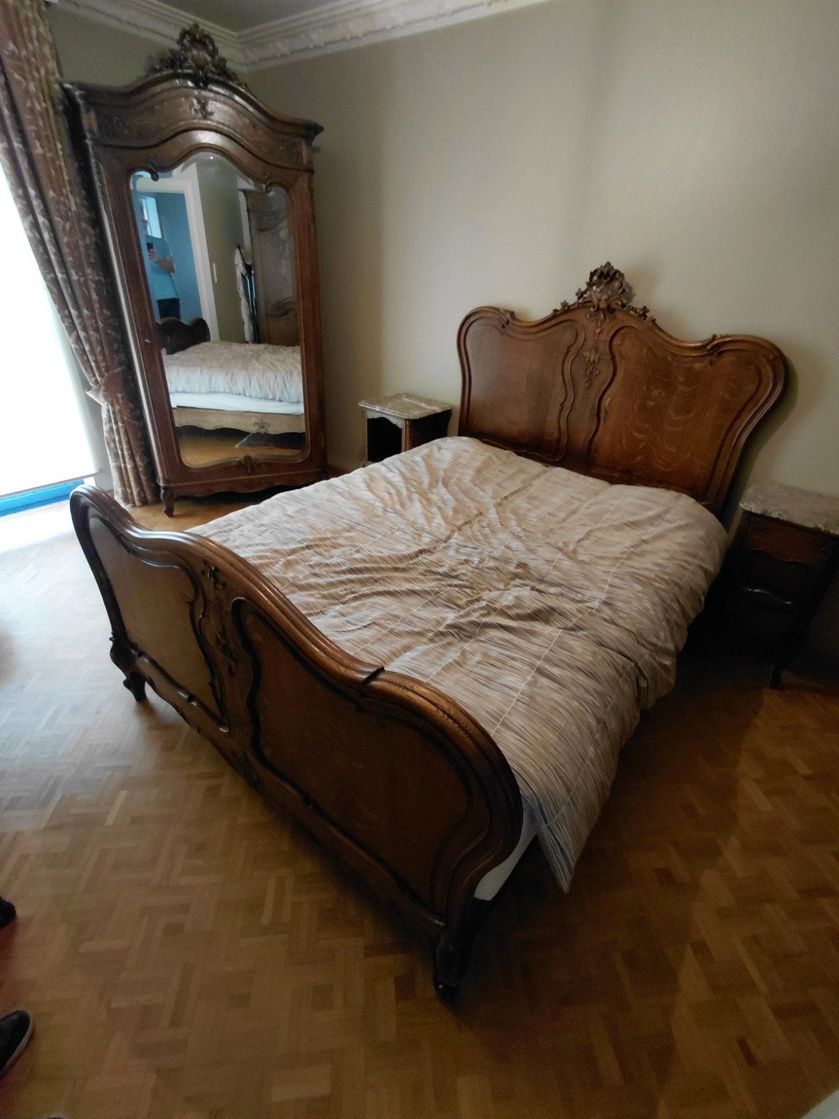 chambre à coucher à trappe ancienne, Enlèvement