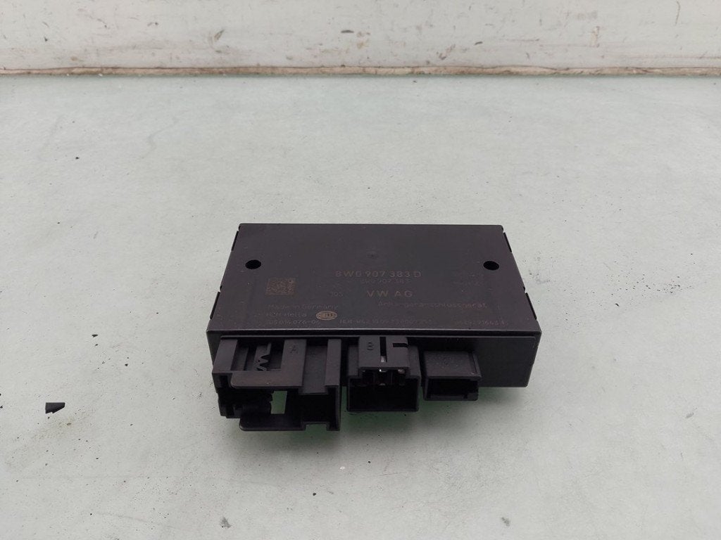 ORDINATEUR GESTION ATTACHE REMORQUE ATTELAGE (|8W0907383D|8W, Auto-Union-Straße  1,
85057  Ingolstadt, DE, Info@audi.de, Audi