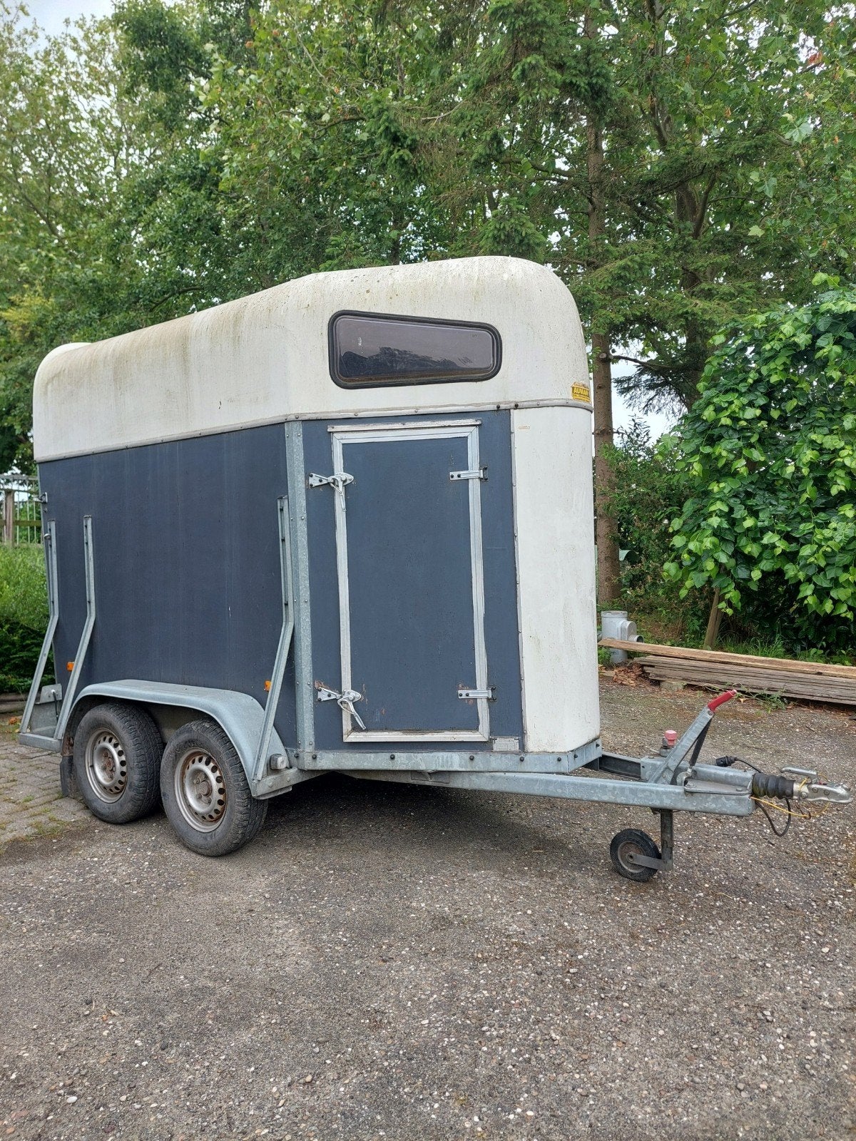 Hotra trailer 1.5 paard normaal rijbewijs, Dieren en Toebehoren, Ophalen, Polyester