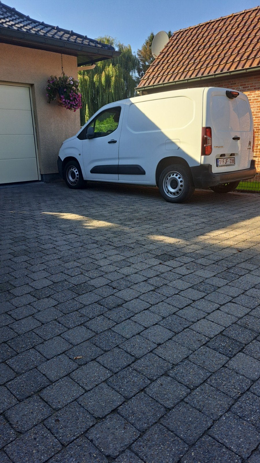 lichte vracht, Voorwielaandrijving, Stof, Zwart, 4 cilinders
