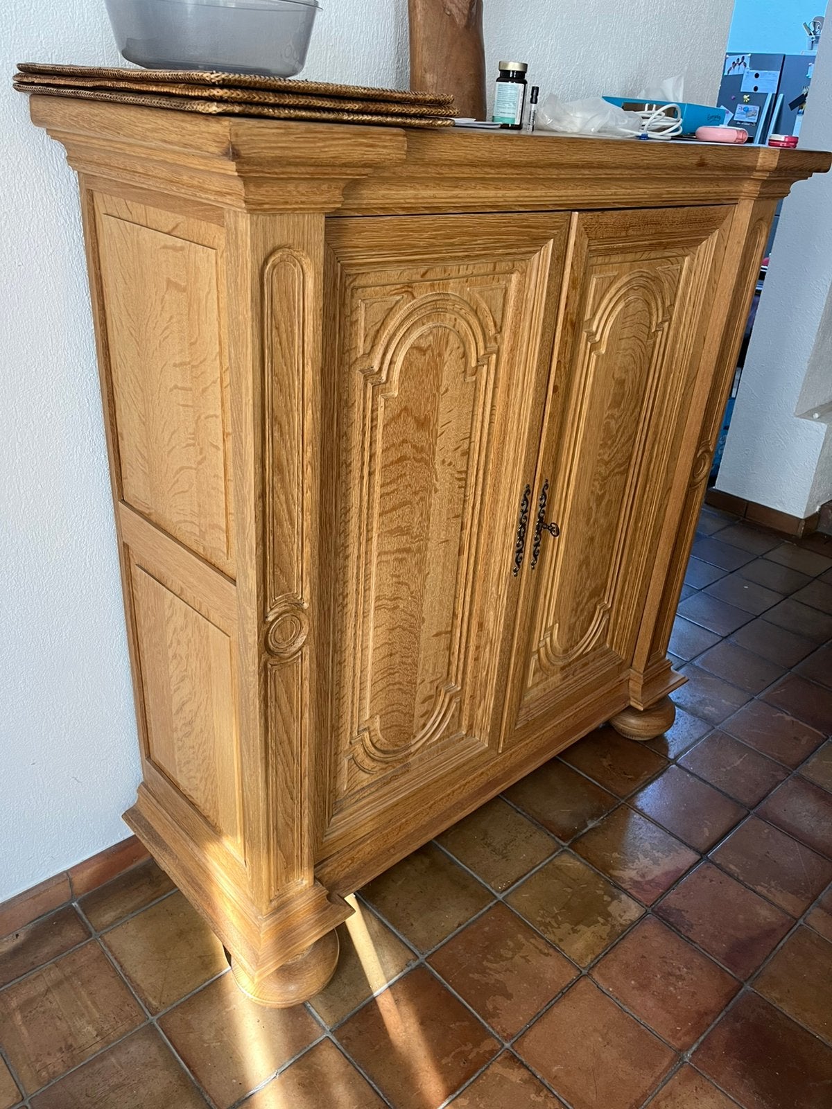 Massief houten kast, Ophalen