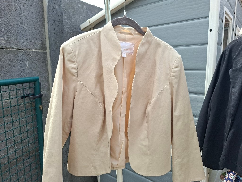 Beige gekleed jasje, Ophalen, Beige, Maat 42/44 (L), Zo goed als nieuw