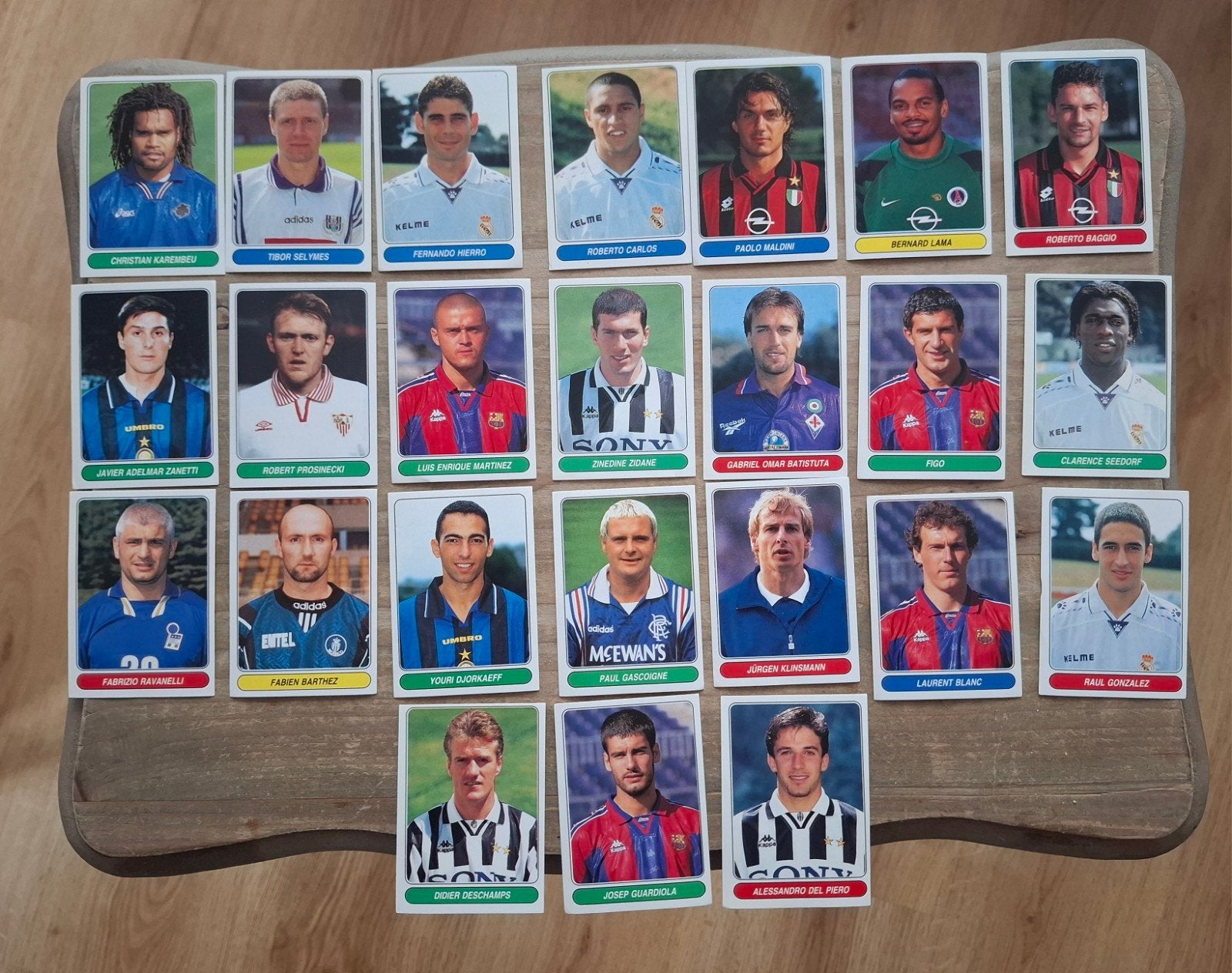 Panini 24 verschillende afbeeldingen Europese voetbalsterren, Verzamelen, Ophalen of Verzenden
