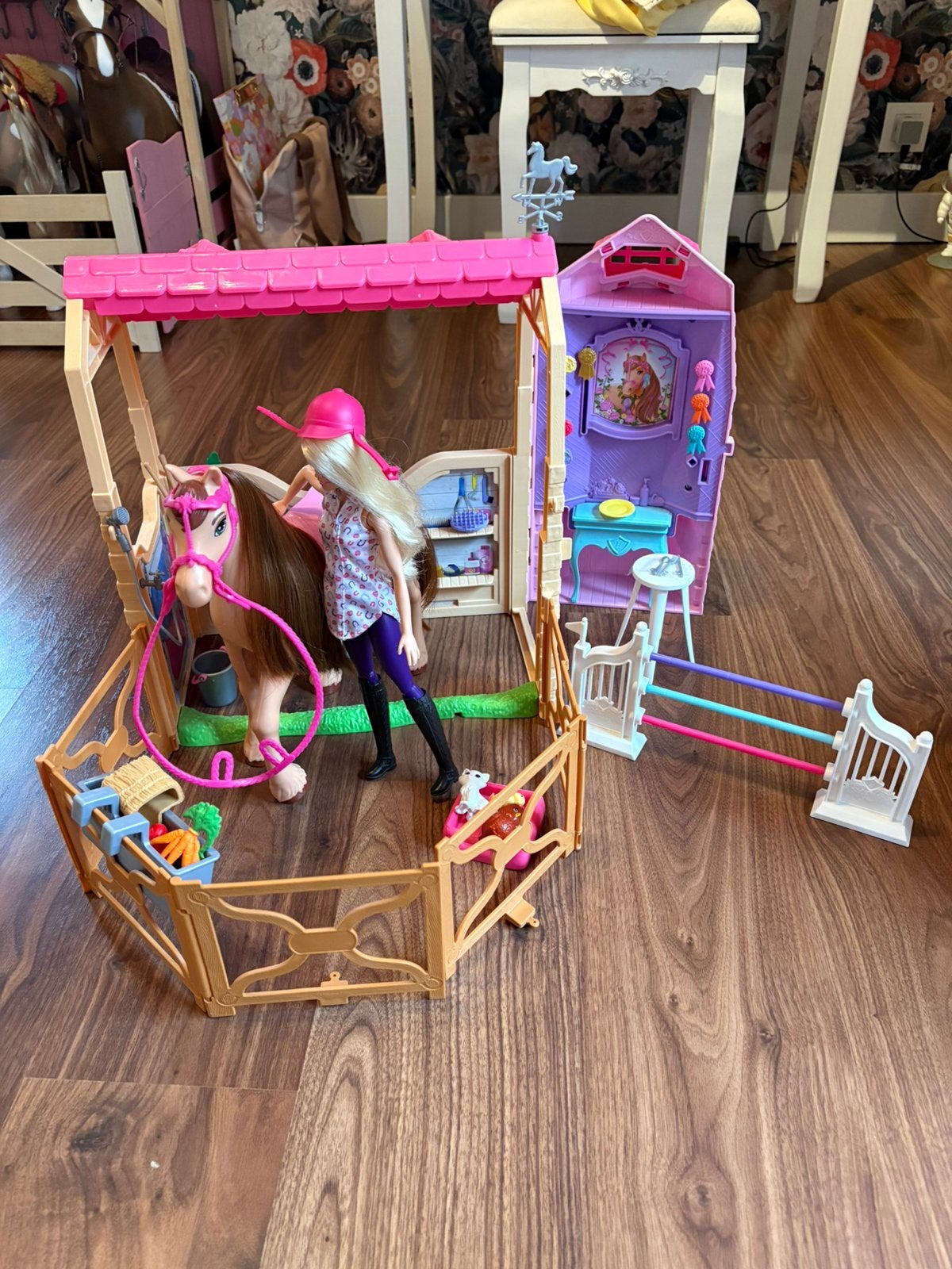 Barbie droomstal, Enfants & Bébés, Jouets | Poupées, Enlèvement, Comme neuf, Barbie