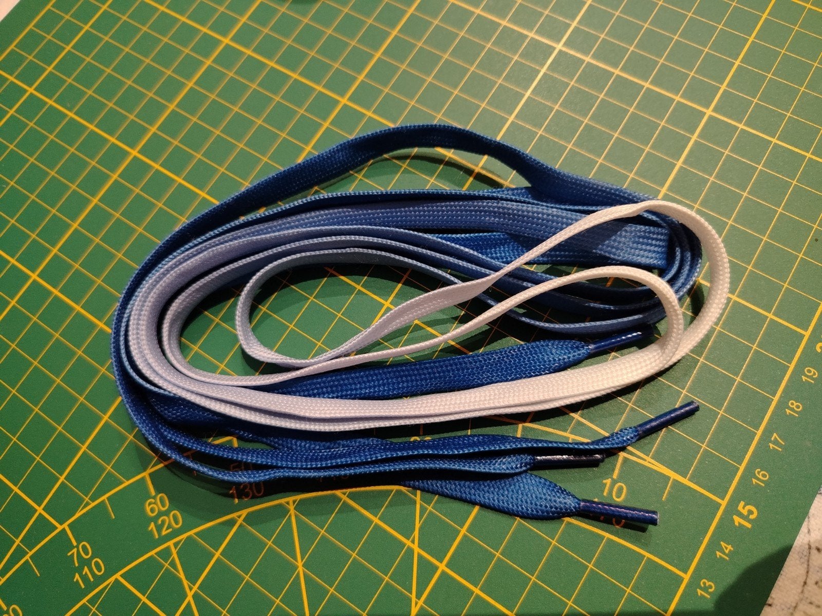Lacets 120cm dégradé bleu - blanc pour baskets homme  occas., Vêtements | Hommes, Enlèvement ou Envoi